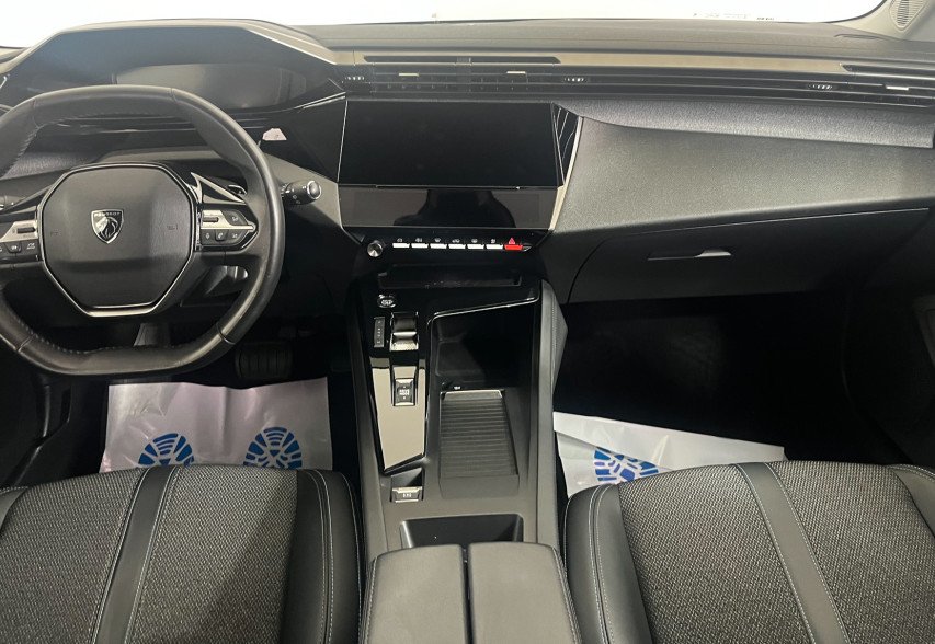 Peugeot 308 2022 зелений