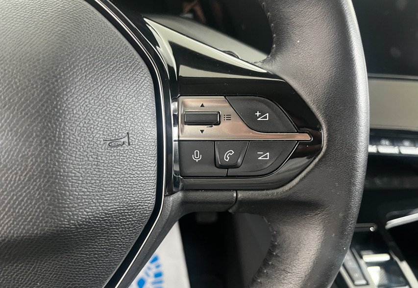 Peugeot 308 2022 зелений