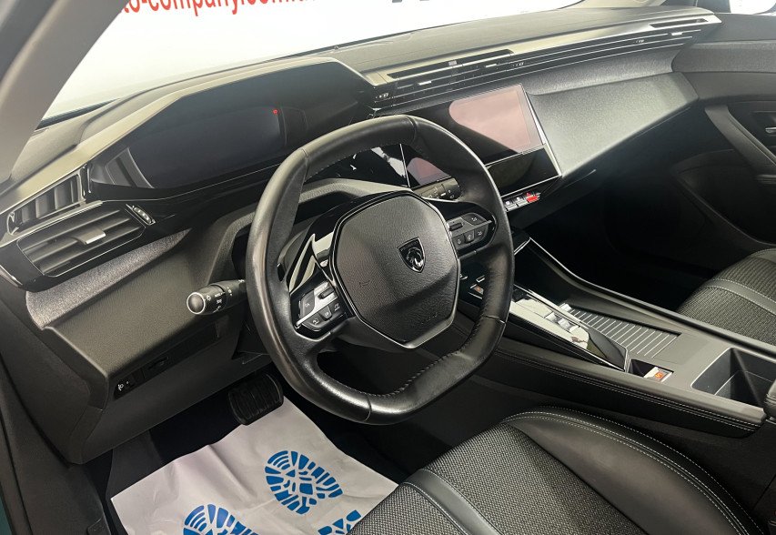Peugeot 308 2022 зелений