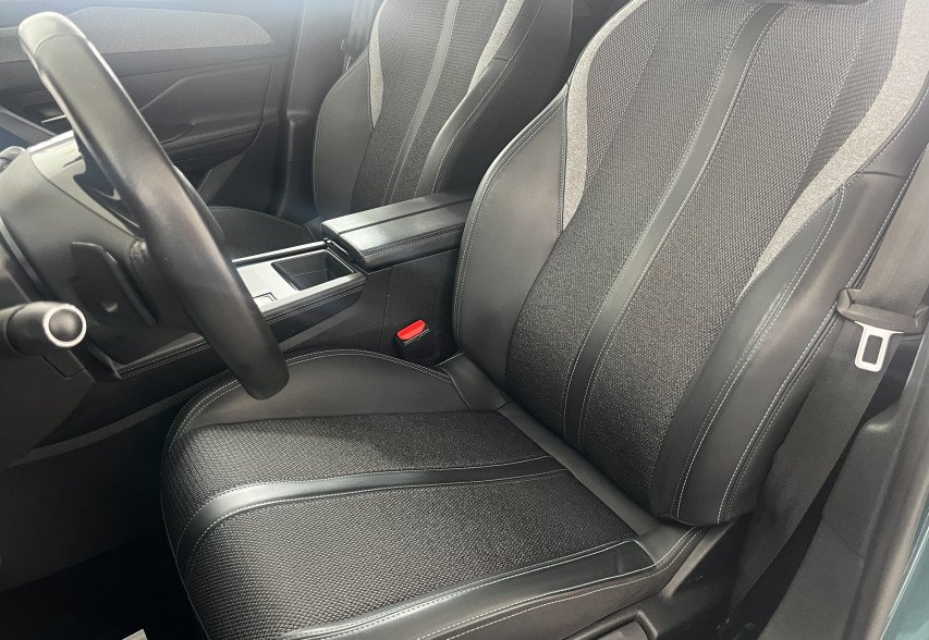 Peugeot 308 2022 зелений