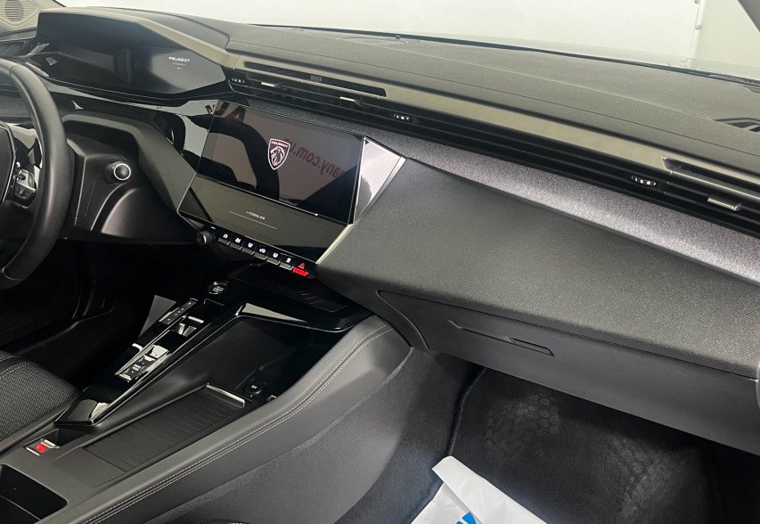 Peugeot 308 2022 зелений