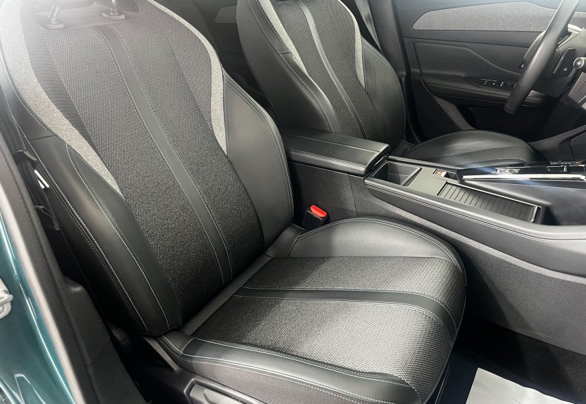 Peugeot 308 2022 зелений