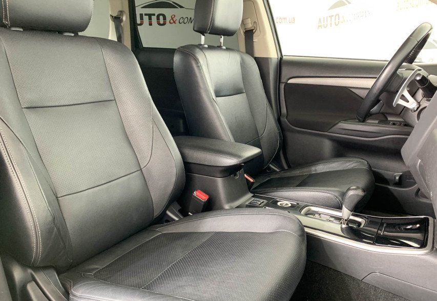 Mitsubishi Outlander  2016 чорний