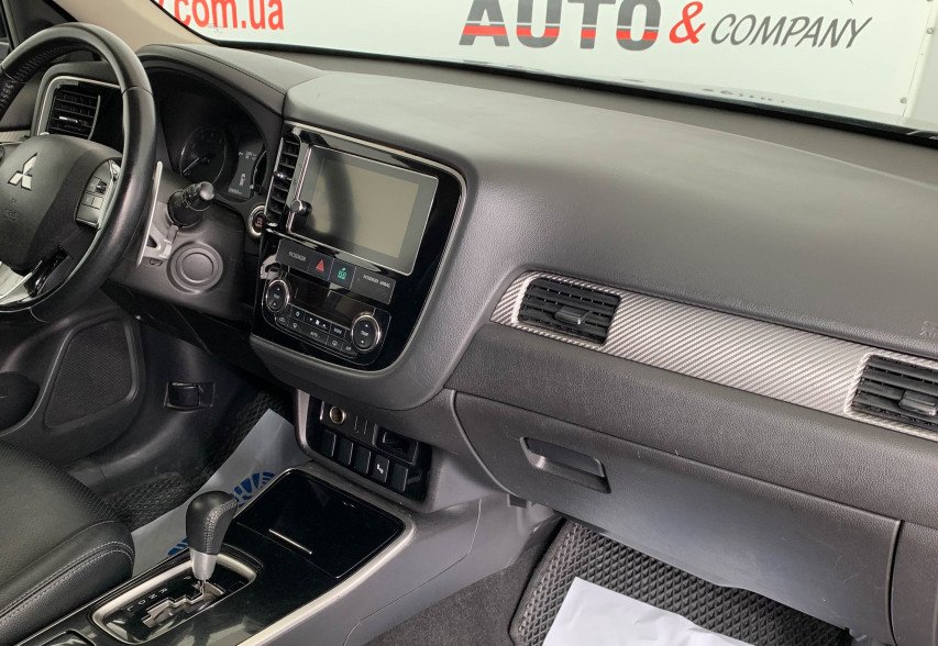 Mitsubishi Outlander  2016 чорний