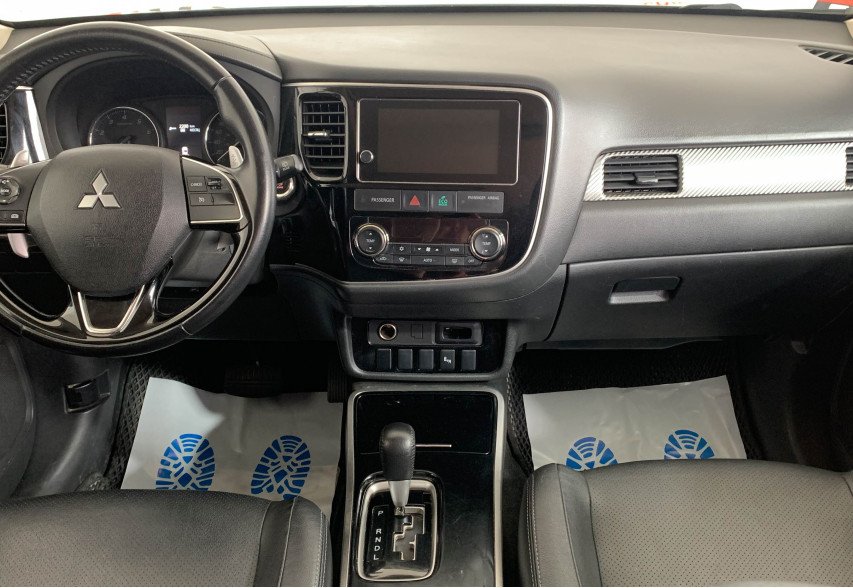 Mitsubishi Outlander  2016 чорний