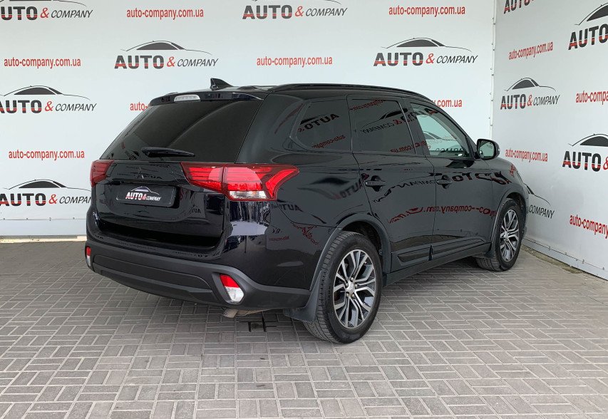 Mitsubishi Outlander  2016 чорний