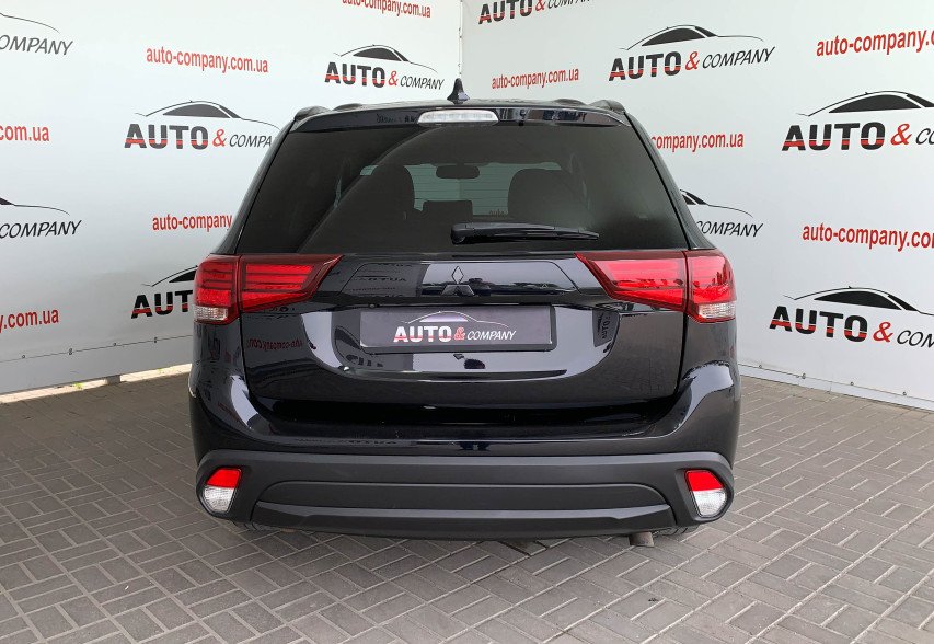 Mitsubishi Outlander  2016 чорний