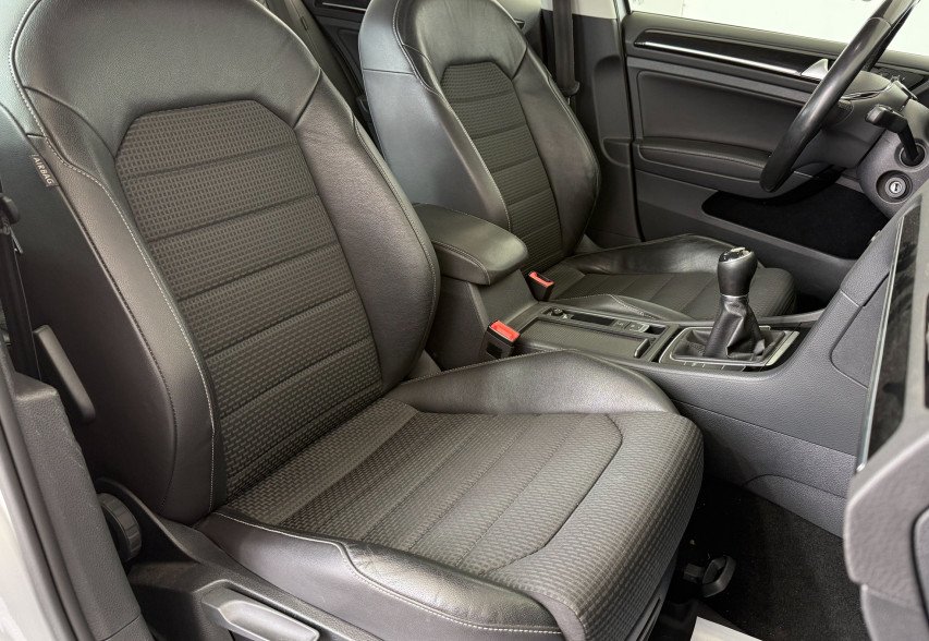 Volkswagen Golf VII 2016 сірий