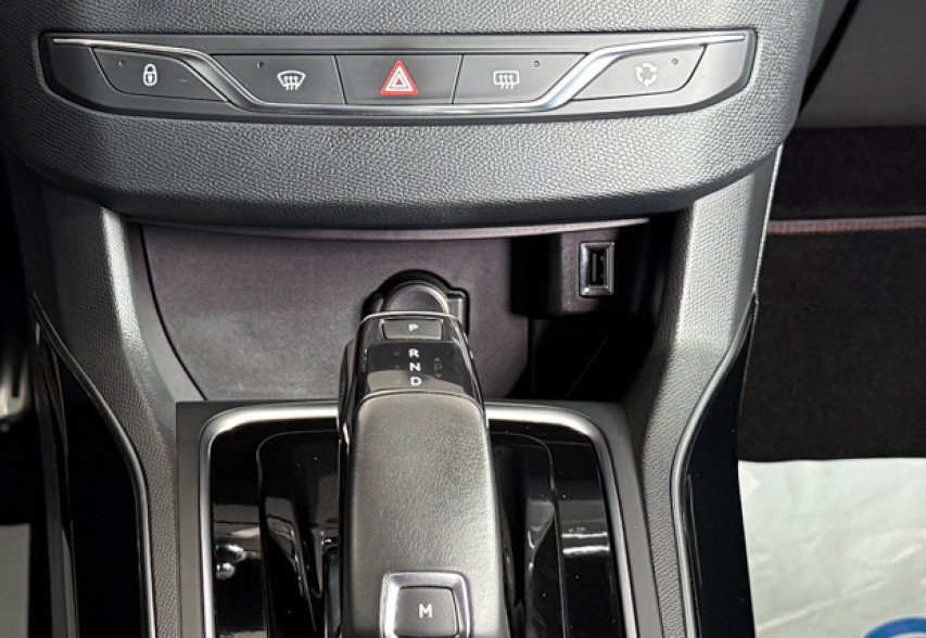 Peugeot 308 2019 синій