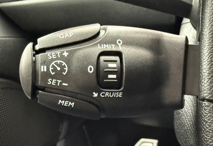 Peugeot 308 2019 синій