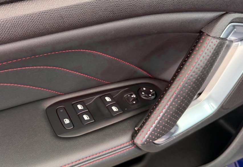 Peugeot 308 2019 синій
