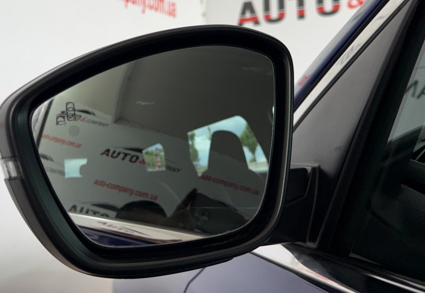 Peugeot 308 2019 синій
