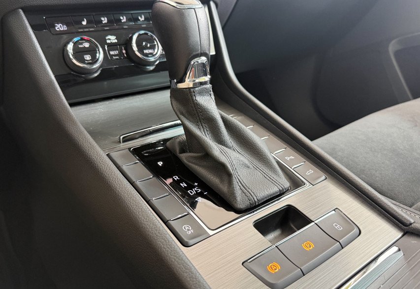 Skoda Superb 2021 Чорний