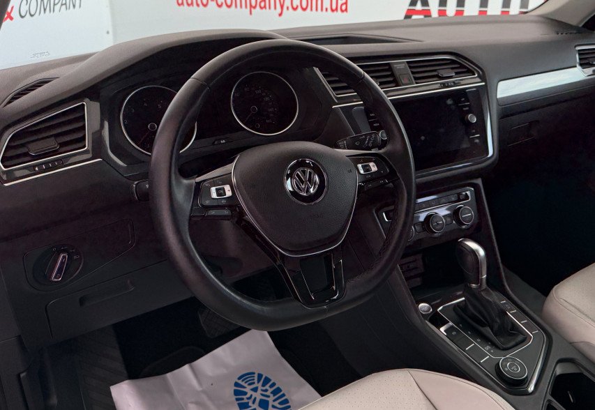 Volkswagen Tiguan Allspace 2018 Червоний