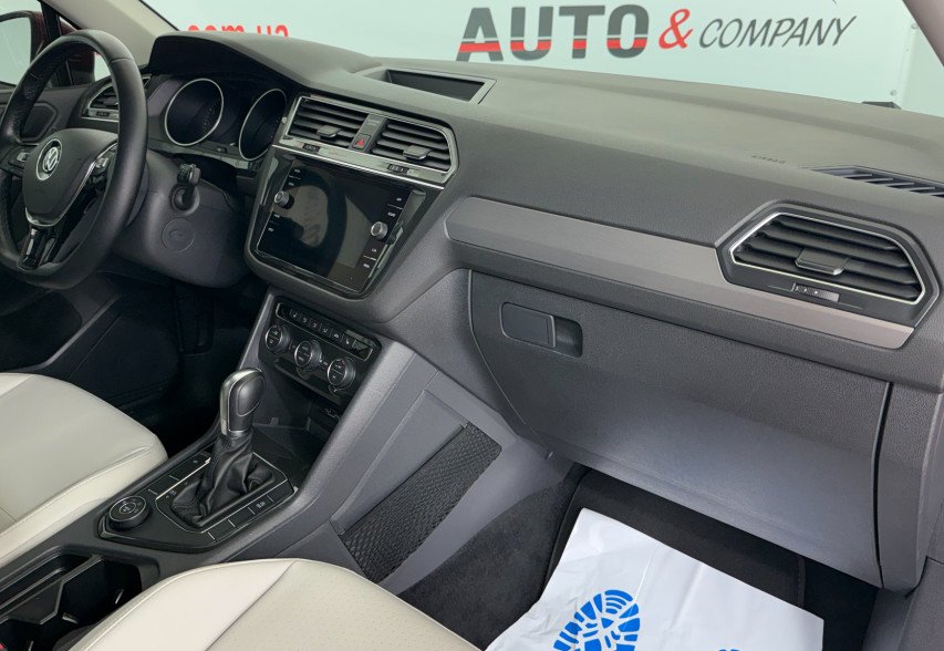 Volkswagen Tiguan Allspace 2018 Червоний