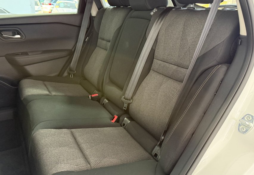 Nissan Rogue 2025 білий