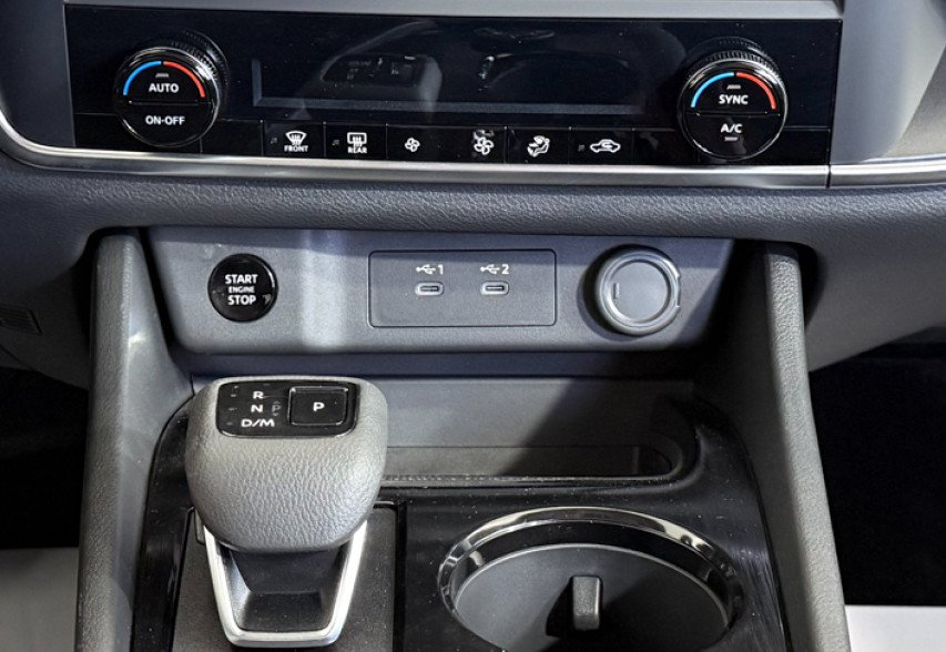 Nissan Rogue 2025 білий