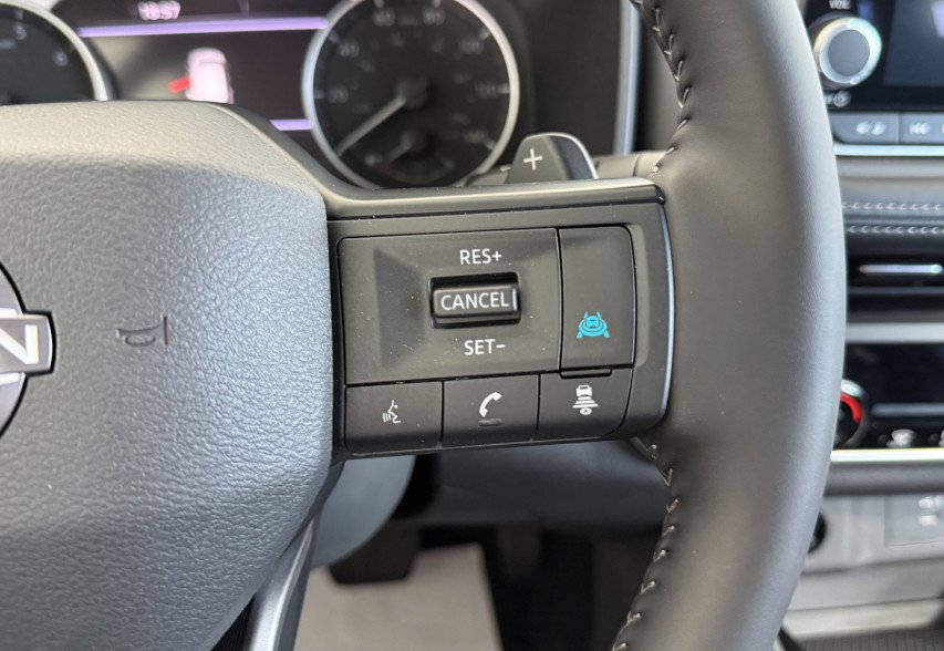 Nissan Rogue 2025 білий