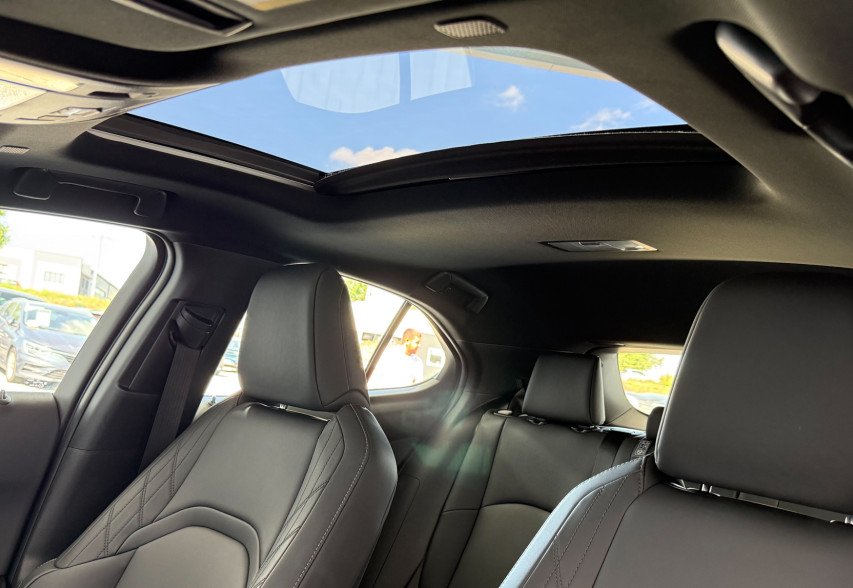 Lexus UX  2023 Синій