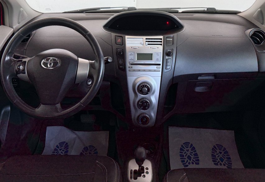 Toyota Yaris  2008 червоний