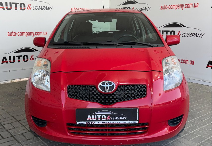 Toyota Yaris  2008 червоний