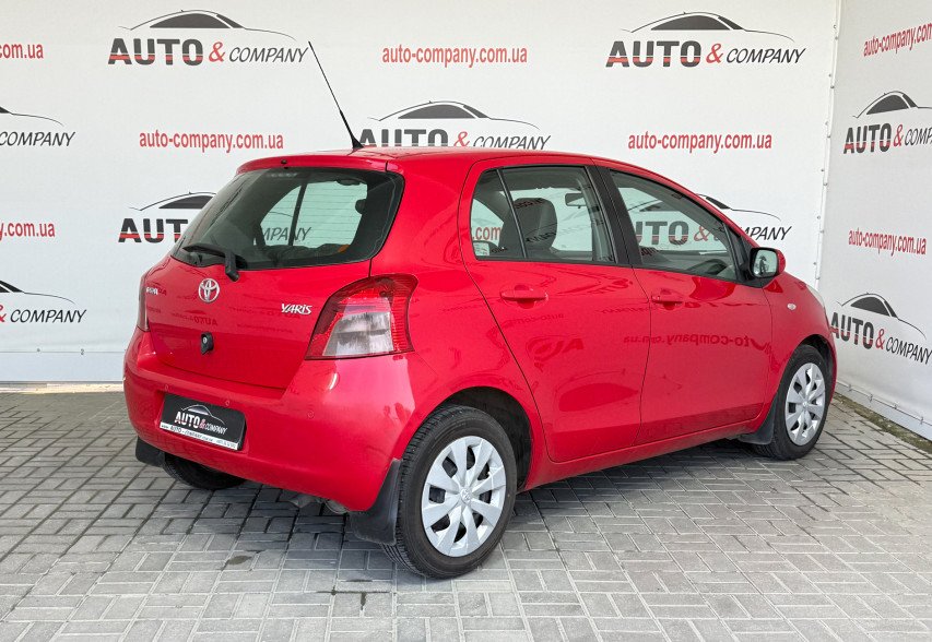 Toyota Yaris  2008 червоний