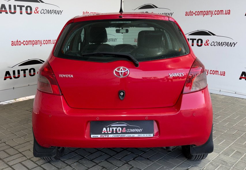 Toyota Yaris  2008 червоний