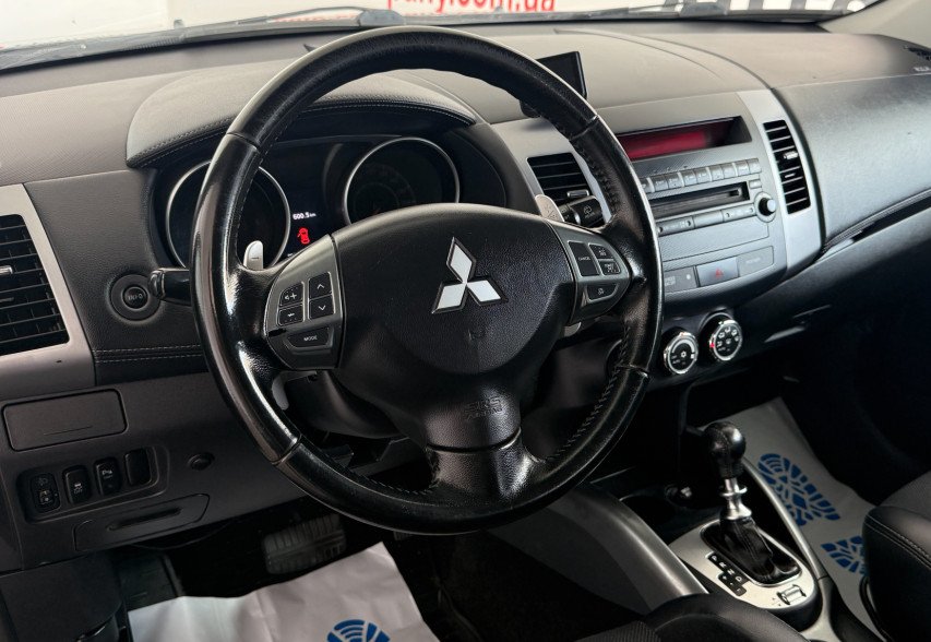 Mitsubishi Outlander 2012 Сірий
