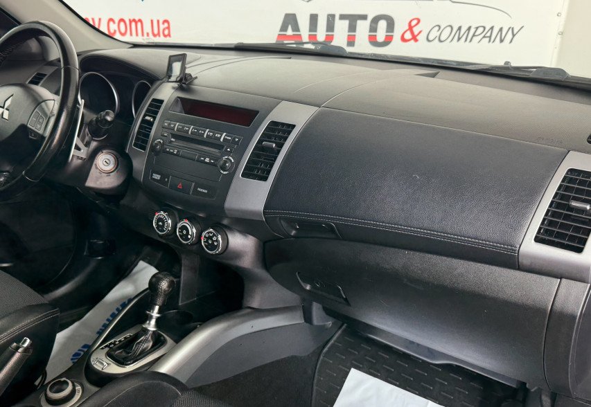 Mitsubishi Outlander 2012 Сірий