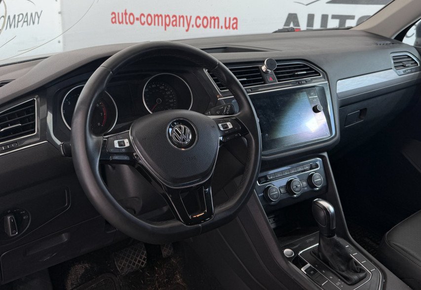 Volkswagen Tiguan 2020 чорний