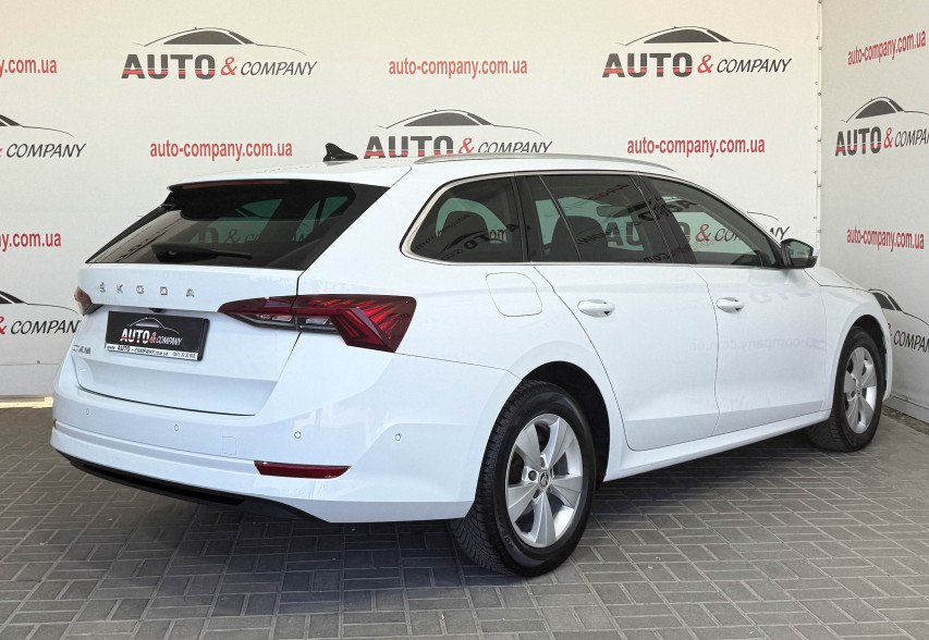 Skoda Octavia A8 2021 білий