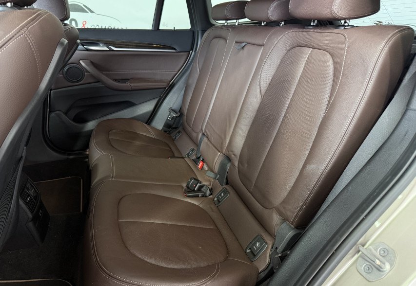 BMW X1 2021 Коричневий