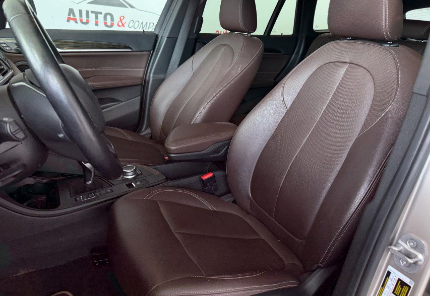 BMW X1 2021 Коричневий