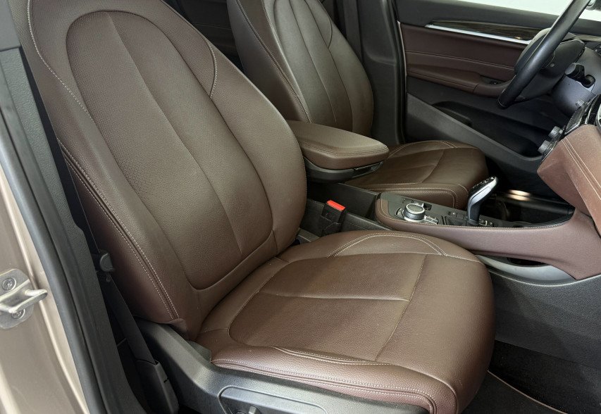BMW X1 2021 Коричневий
