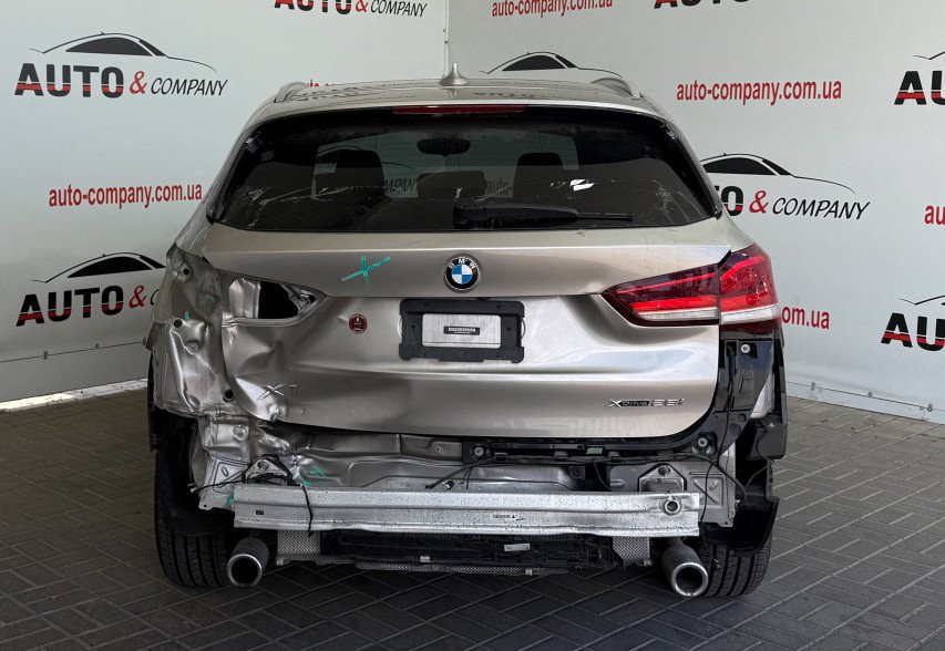 BMW X1 2021 Коричневий