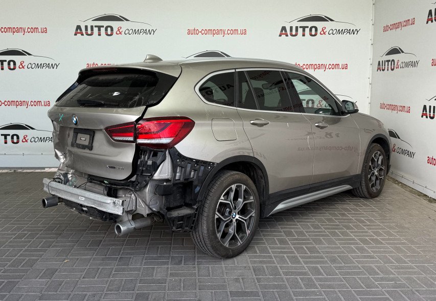 BMW X1 2021 Коричневий
