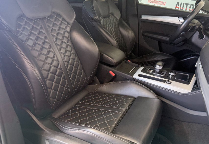 Audi SQ5 2018 Чорний