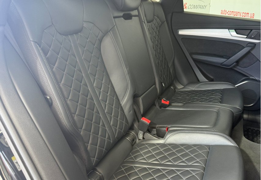 Audi SQ5 2018 Чорний