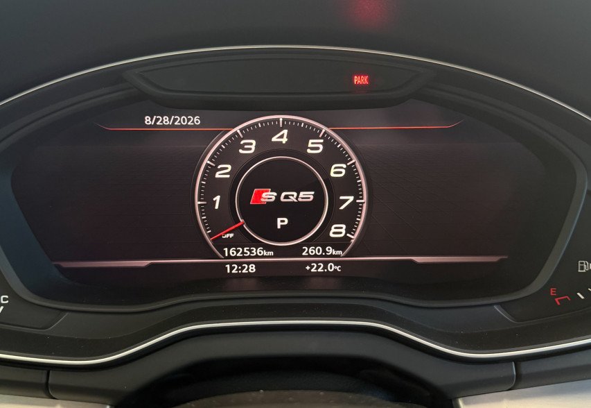 Audi SQ5 2018 Чорний
