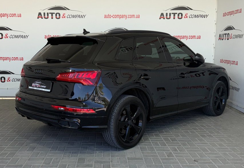 Audi SQ5 2018 Чорний