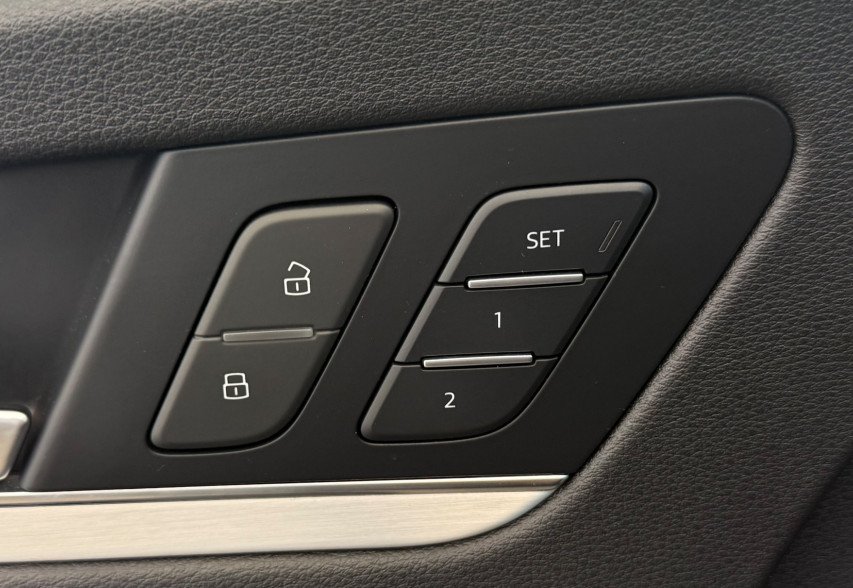Audi SQ5 2018 Чорний