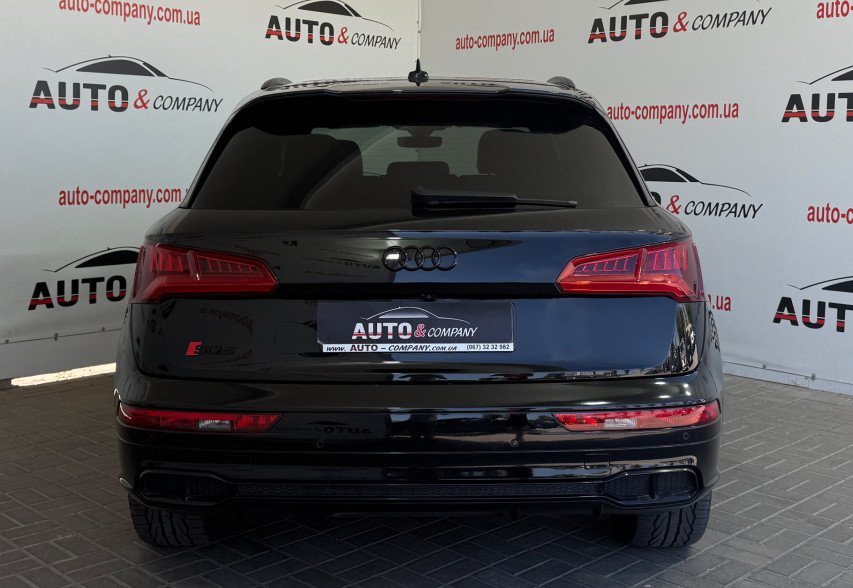 Audi SQ5 2018 Чорний