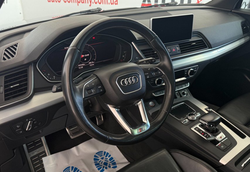 Audi SQ5 2018 Чорний