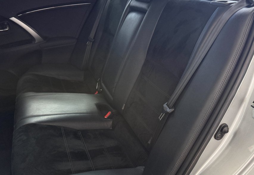 Toyota Avensis 2012 Сірий