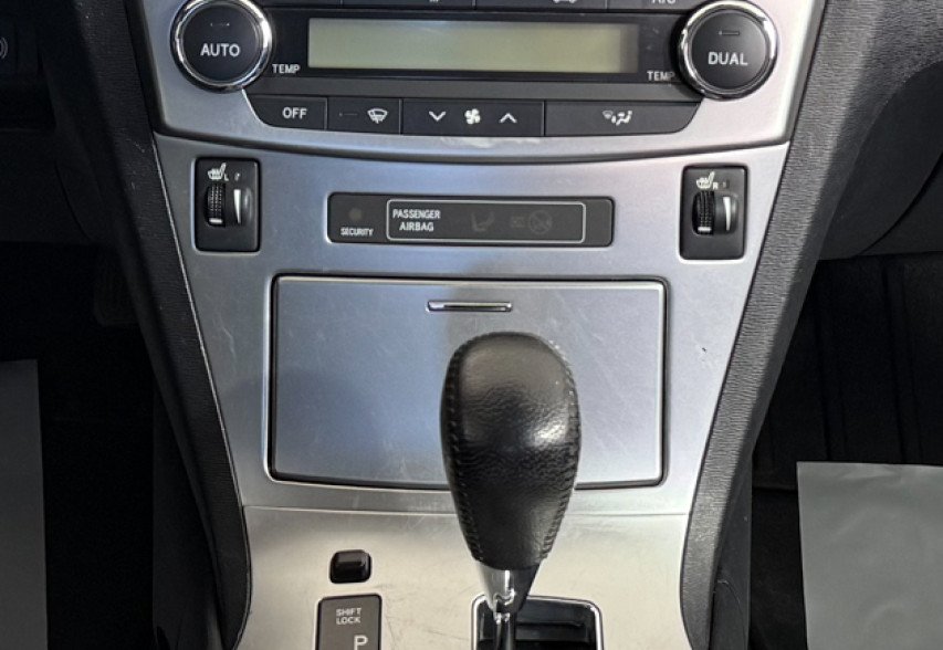 Toyota Avensis 2012 Сірий