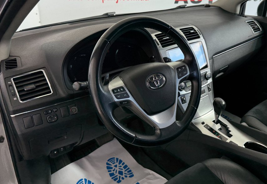 Toyota Avensis 2012 Сірий