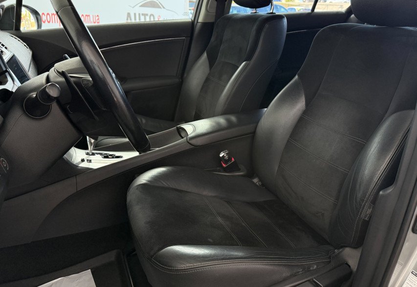 Toyota Avensis 2012 Сірий