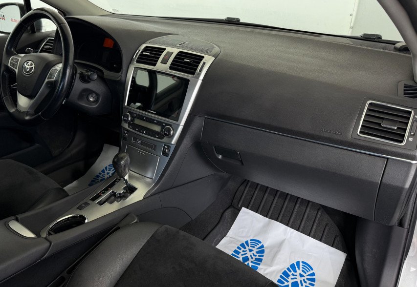 Toyota Avensis 2012 Сірий