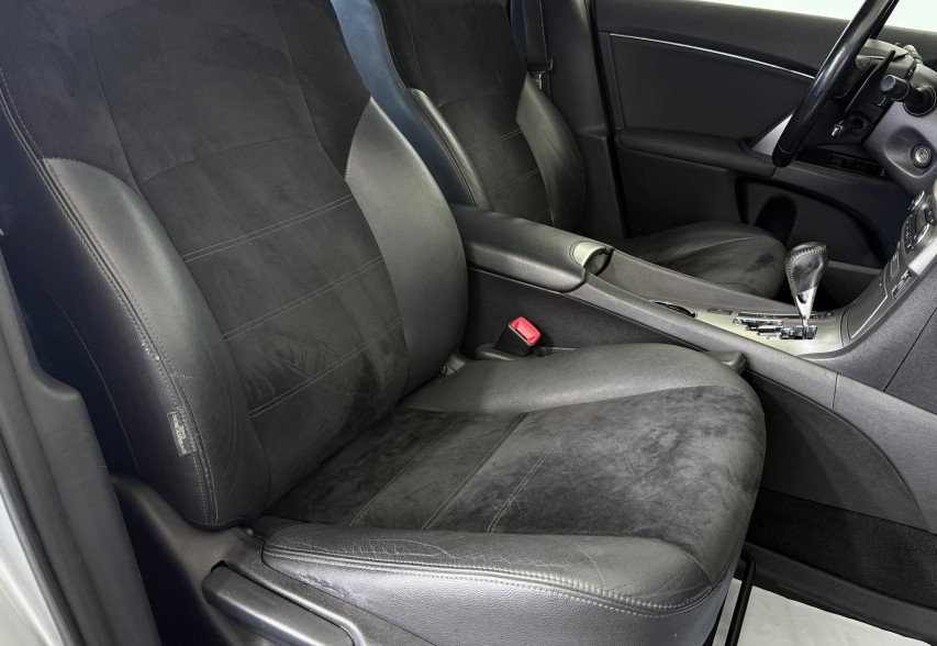 Toyota Avensis 2012 Сірий