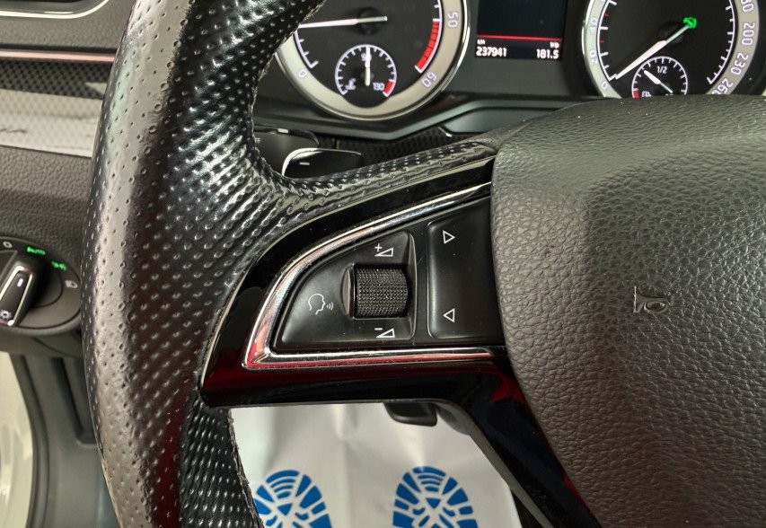 Skoda Superb  2018 сірий